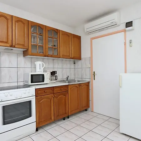 Apartment With A Parking Space - 12592 Crikvenica